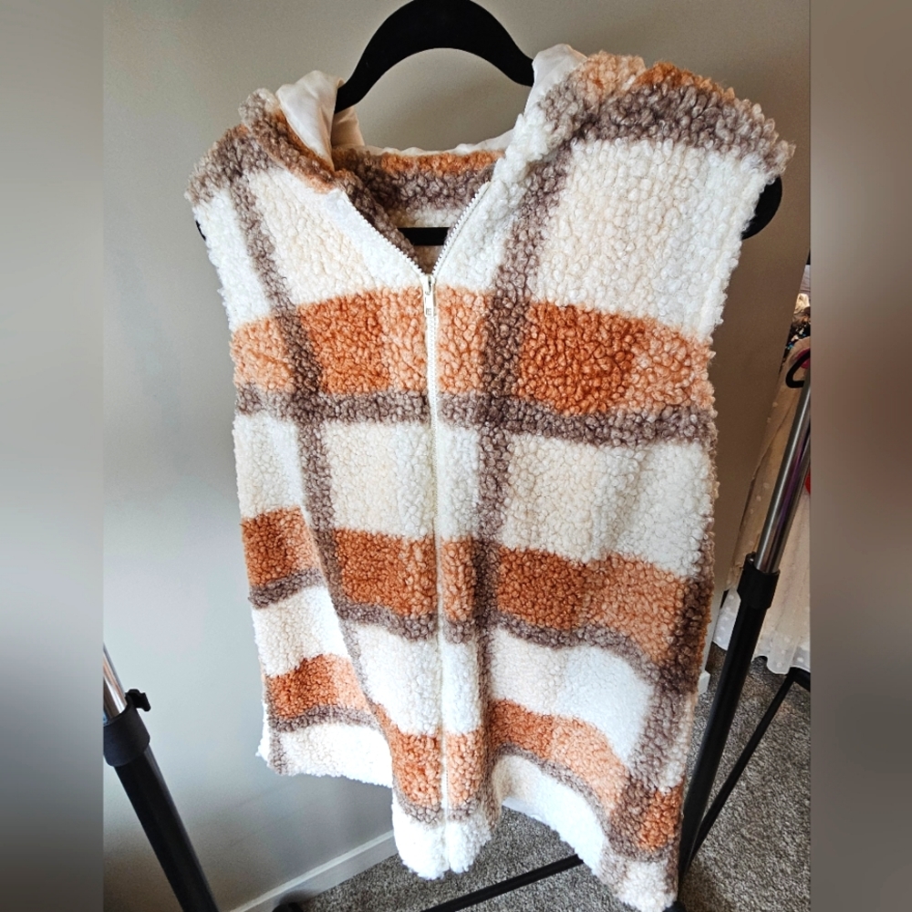 Fleece with liner hooded zip vest
